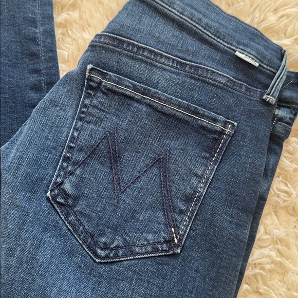 MOTHER The Dazzler Mid rise Ankle Fray Jeans - Picture 5 of 8